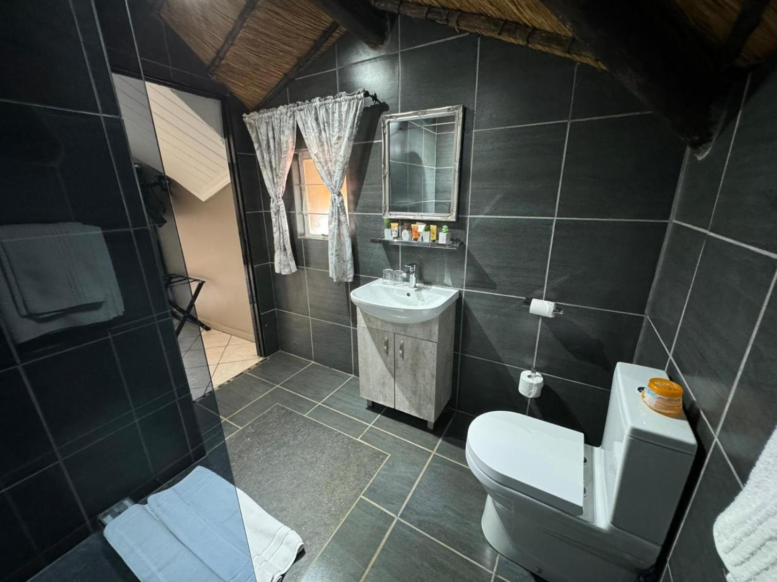 Echo Mountain Inn (Adults Only) ثابازيمبي الغرفة الصورة